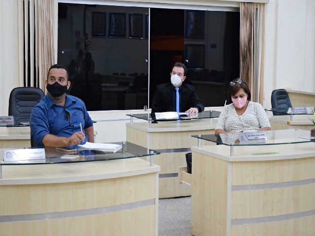 Vereadores aprovam três projetos de lei em sessão extraordinária