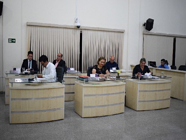 Vereadores de Dracena acatam vetos do prefeito e projetos são arquivados