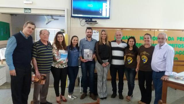 Vereadores participam de reunião na APAE de Dracena