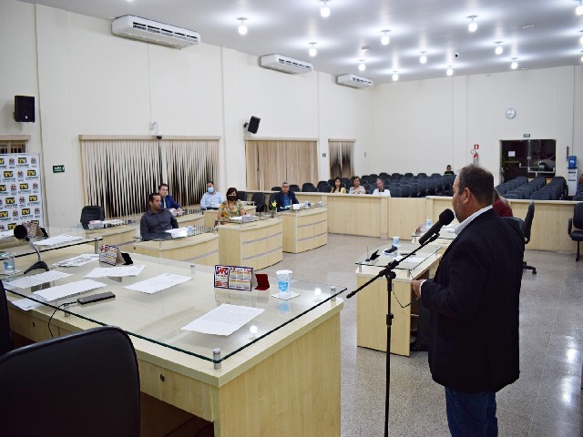 Vereadores participam de sessão e apresentam requerimentos e indicações