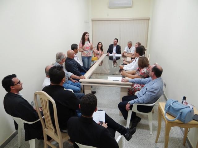 Vereadores se reúnem com representantes da Campanha Destinação Solidária