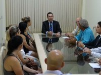 Vereadores se reúnem com voluntários protetores de animais na Câmara